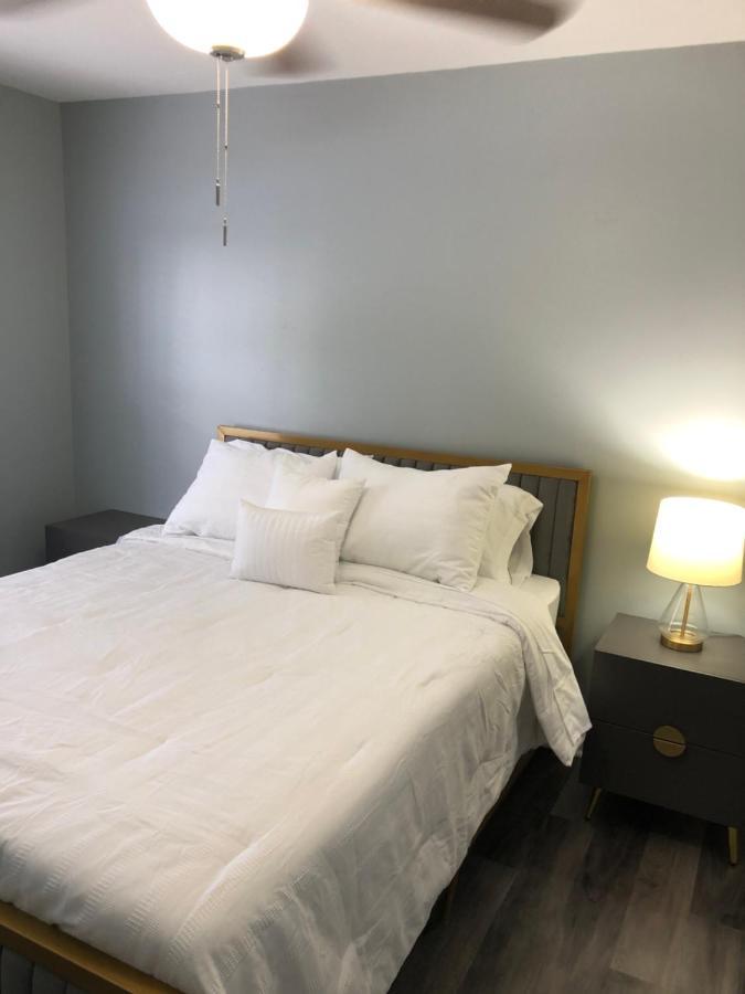 2 Bedrooms Vacation Home タンパ エクステリア 写真